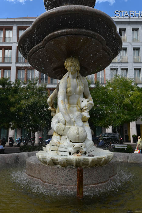 Piermarini Fountain Milan (Milano) / Italia 