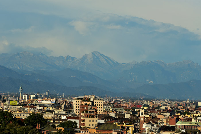 Skyline vanop Cathedraal Milaan / Italië 