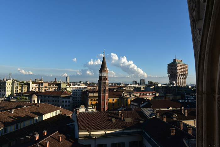 Skyline vanop Cathedraal Milaan / Italië 