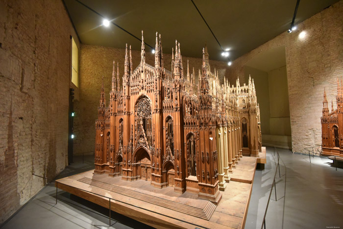 Large Dom Museum Milan (Milano) / Italia 