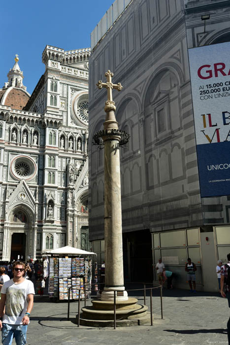 S.Zanobi Pilar and cross Firenze / Italia 