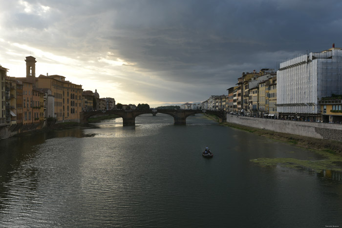 Fiume Arno Rivier Firenze / Italië 