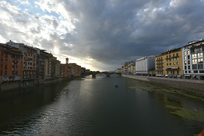 Fiume Arno Rivier Firenze / Italië 