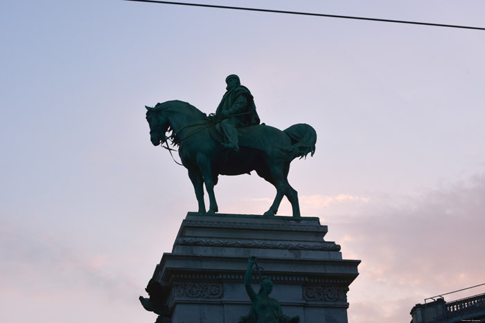 Guiseppe Garibaldi Statue Equistre Milan / Italie 