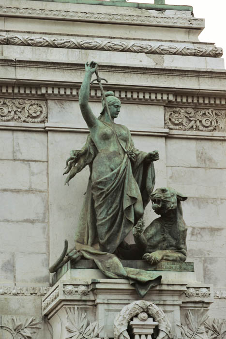 Guiseppe Garibaldi Statue Equistre Milan / Italie 