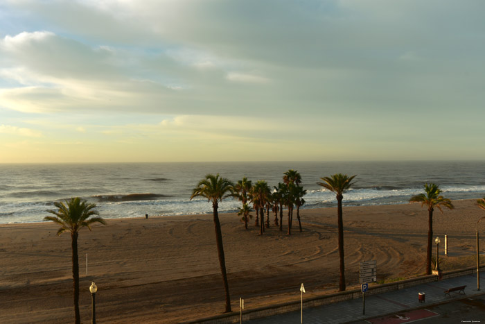 Strandzicht vanuit NubaHotel Coma-Ruga / Spanje 