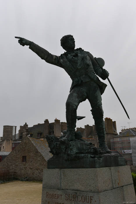 Statue Robert Surcouf Saint-Malo / FRANCE 