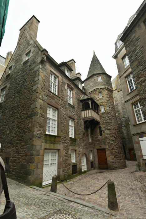 Courtyard La Houssaye Saint-Malo / FRANCE 