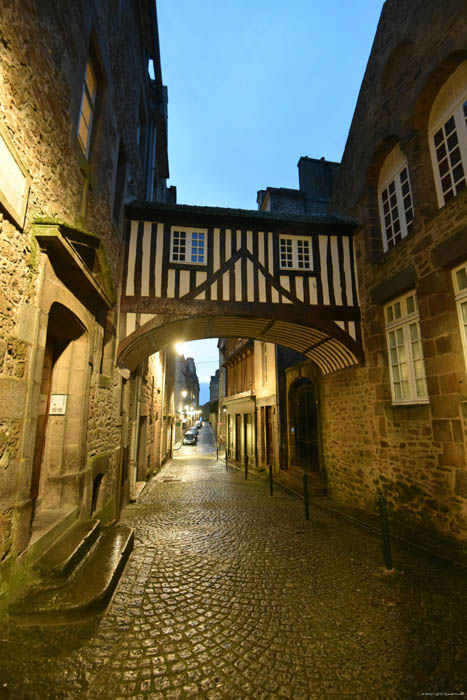 Rue des Vieux Remparts Saint-Malo / FRANCE 