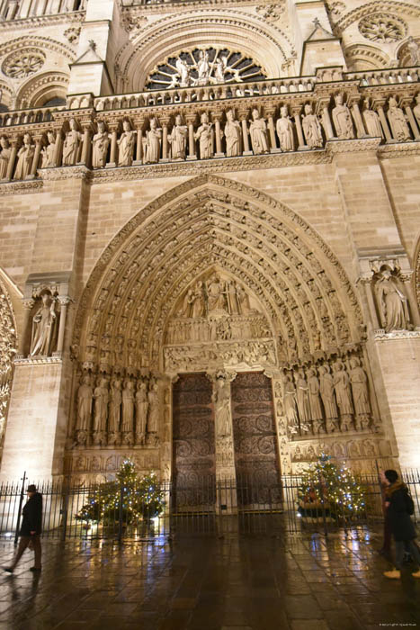 Onze-Lieve-Vrouwekathedraal (Notre Dame) Parijs in Paris / FRANKRIJK 