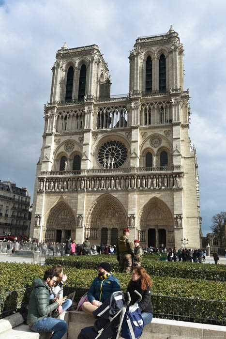 Onze-Lieve-Vrouwekathedraal (Notre Dame) Parijs in Paris / FRANKRIJK 