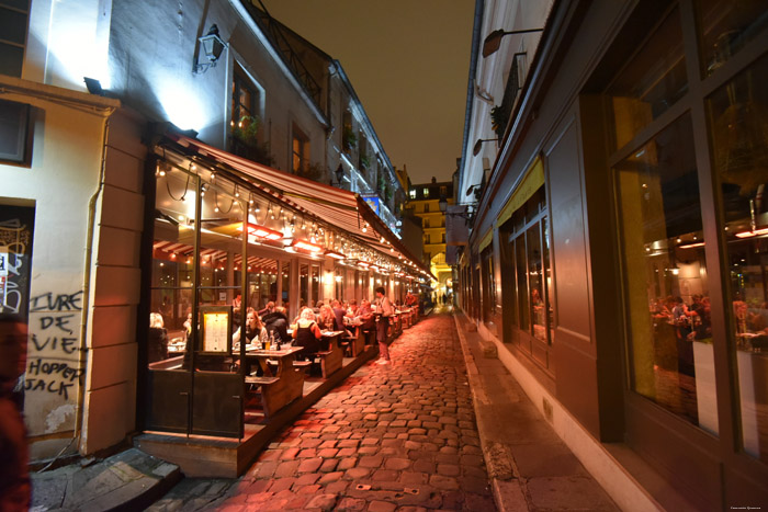 Vue de Ruelle Cour du Commerce Saint Andr Paris / FRANCE 