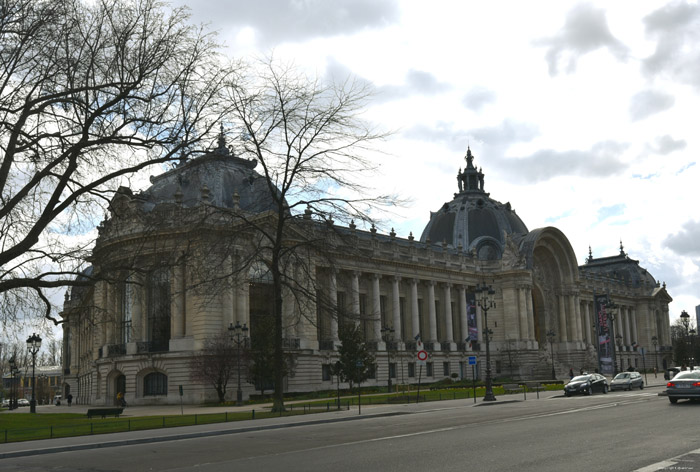 Small palace Paris / FRANCE 