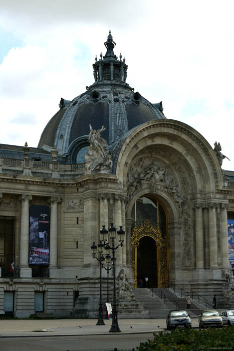 Small palace Paris / FRANCE 