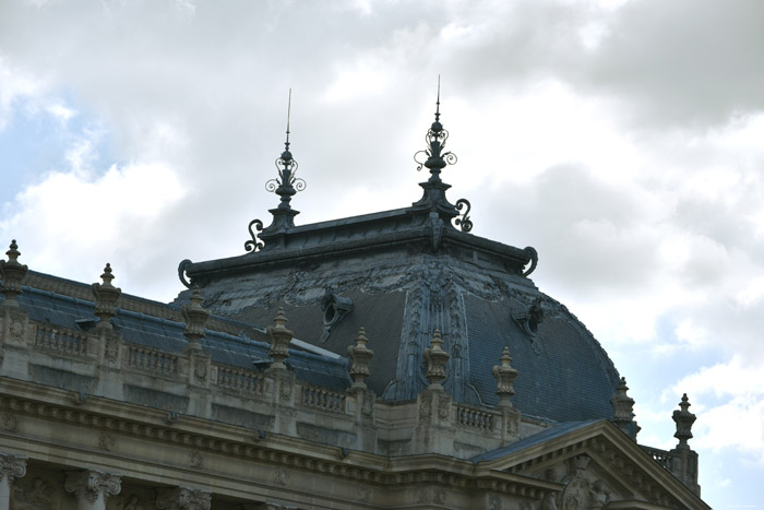 Small palace Paris / FRANCE 