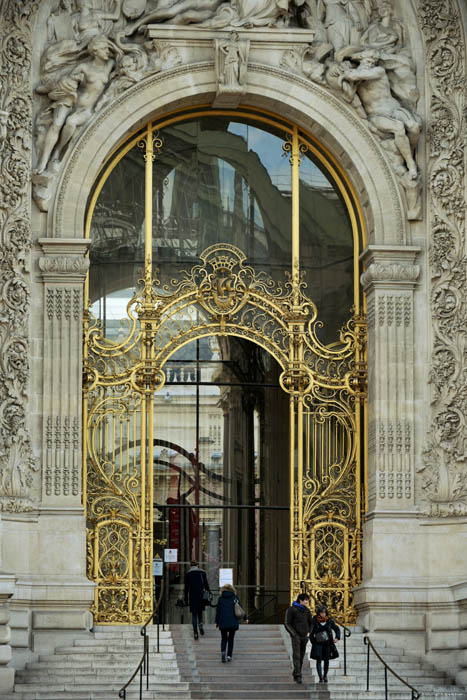 Small palace Paris / FRANCE 