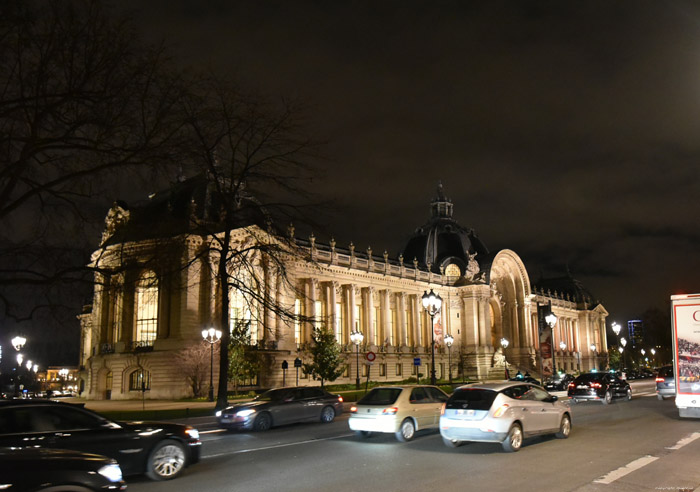 Small palace Paris / FRANCE 