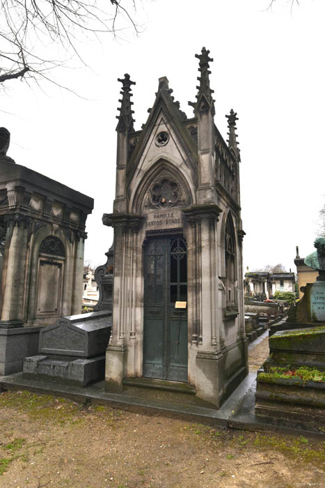 Family Santos - Suarez Grave Paris / FRANCE 