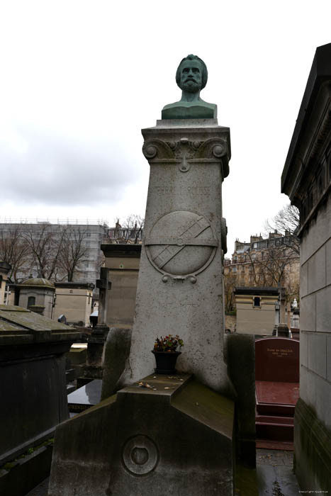 Tombe Pierre Larousse Paris / FRANCE 