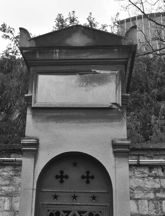 Family Monnier Grave Paris / FRANCE 