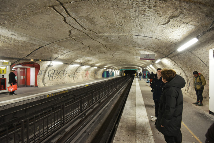 Metrostation Chteau Rouge Parijs in Paris / FRANKRIJK 