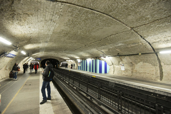 Gare Mtro Chteau Rouge Paris / FRANCE 