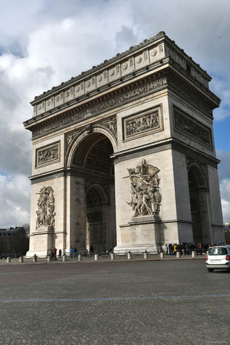 Arc de Triomphe Parijs in Paris / FRANKRIJK 