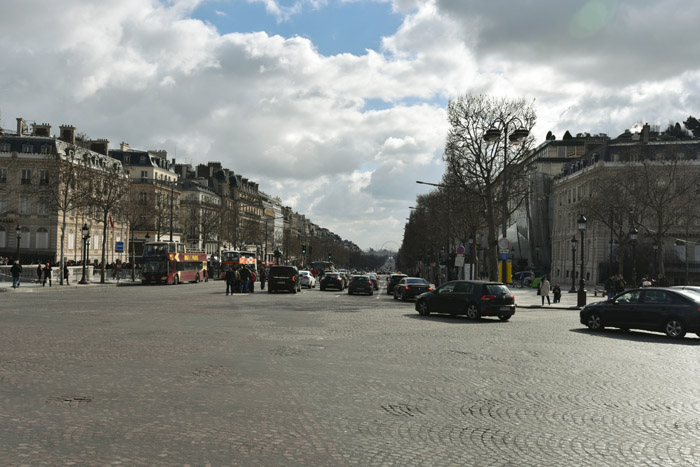 Zicht op Champs Elyses Parijs in Paris / FRANKRIJK 