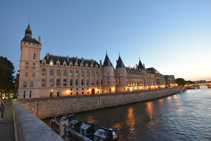 Oude Burcht Parijs in Paris / FRANKRIJK 