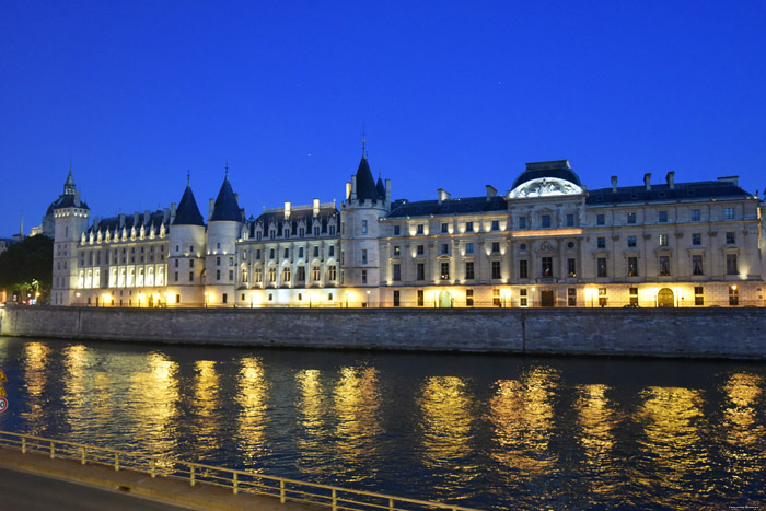 Oude Burcht Parijs in Paris / FRANKRIJK 