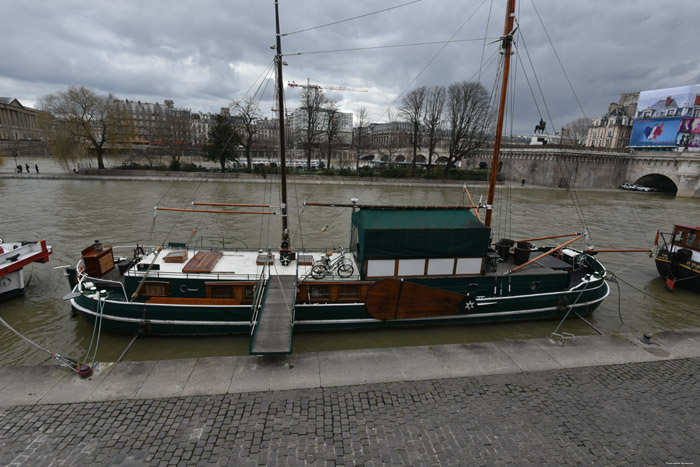 Boat Paris / FRANCE 