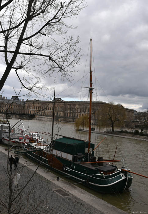 Schip Parijs in Paris / FRANKRIJK 