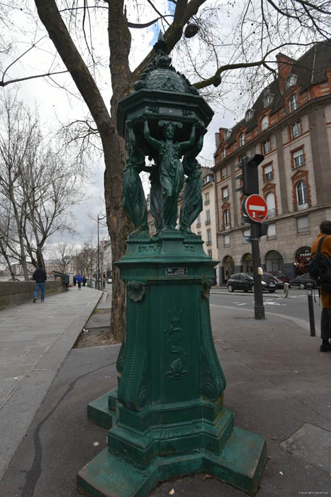 Fonteintje Parijs in Paris / FRANKRIJK 