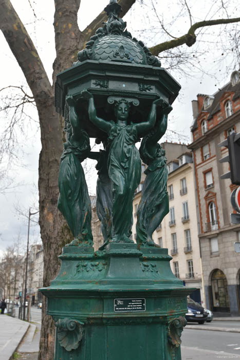 Fonteintje Parijs in Paris / FRANKRIJK 