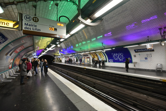 Rambuteau station metro Parijs in Paris / FRANKRIJK 