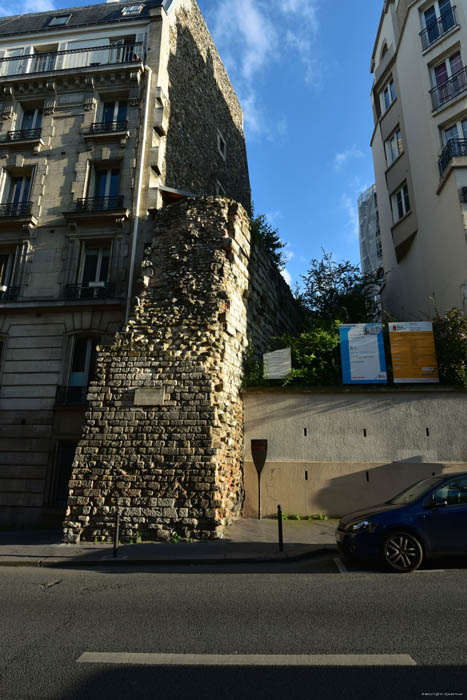 Stadsomwalling van Filips II Parijs in Paris / FRANKRIJK 