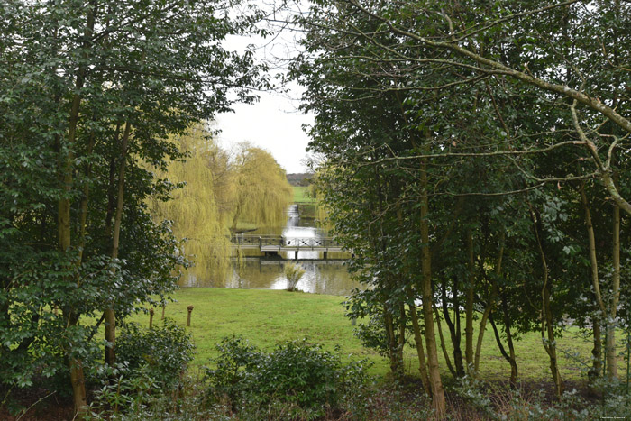 tang et chute d'eau Leeds / Angleterre 