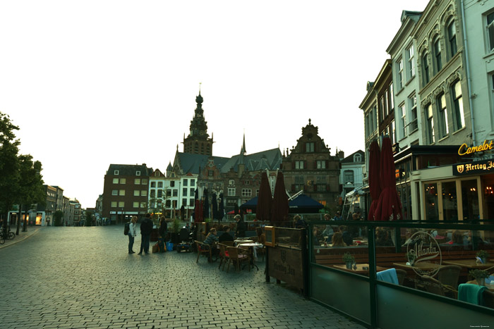 Zicht op Grote Markt Nijmegen / Nederland 