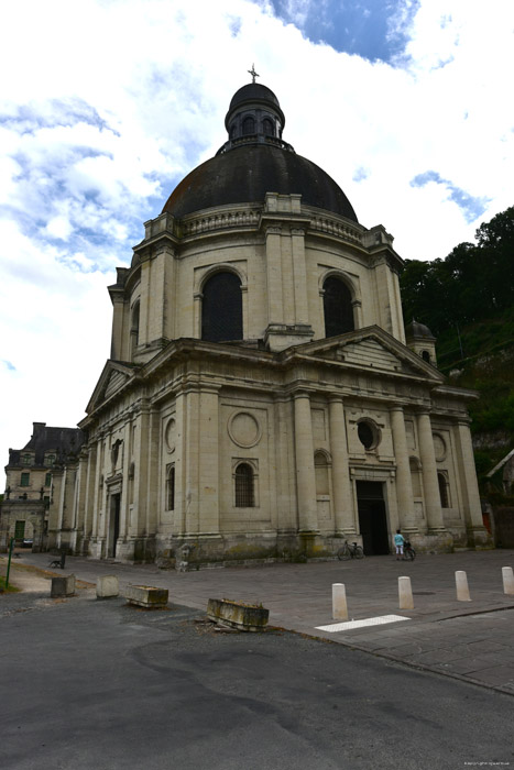 Onze-Lieve-Vrouw van de Ardillierskerk Saumur / FRANKRIJK 