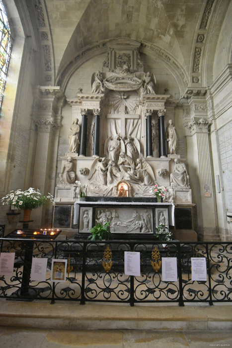 Onze-Lieve-Vrouw van de Ardillierskerk Saumur / FRANKRIJK 