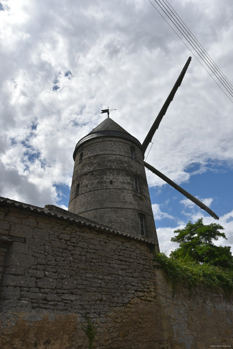 Cartier Molen Dou-la-Fontaine / FRANKRIJK 