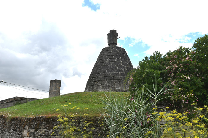 Base d'un Moulin Dou-la-Fontaine / FRANCE 