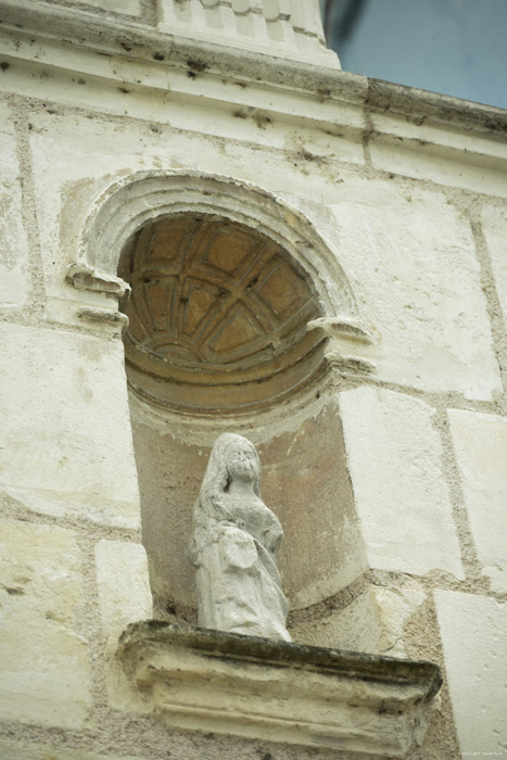 Huis met Beeldnis Chinon / FRANKRIJK 