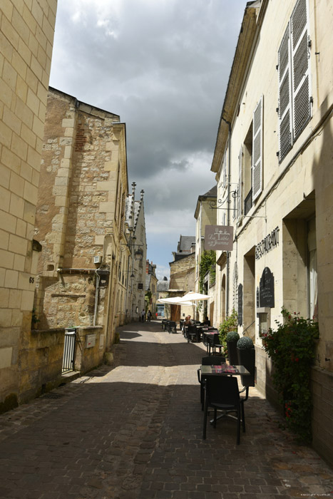 Straatzicht Chinon / FRANKRIJK 