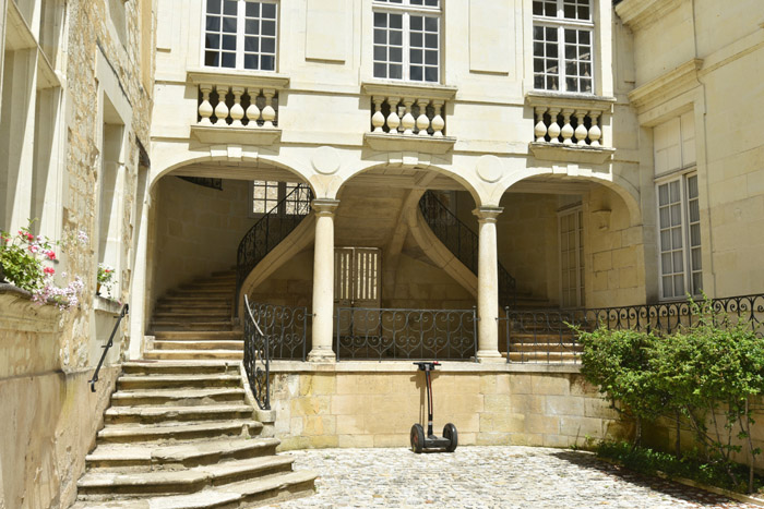 Huis van de Goeverneur Chinon / FRANKRIJK 