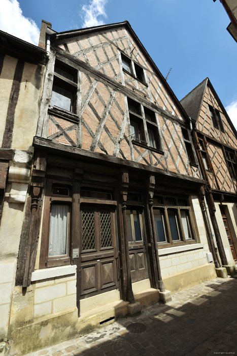 House with Timber Framing Chinon / FRANCE 