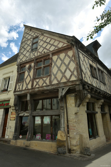 Corner House with Timber Framing Chinon / FRANCE 
