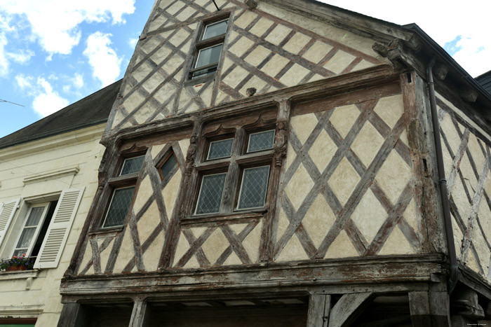 Maison de Coin  Pan de Bois Chinon / FRANCE 