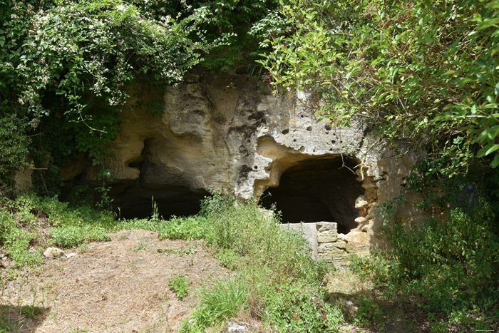 Ruines Maisons de Rochers Chinon / FRANCE 