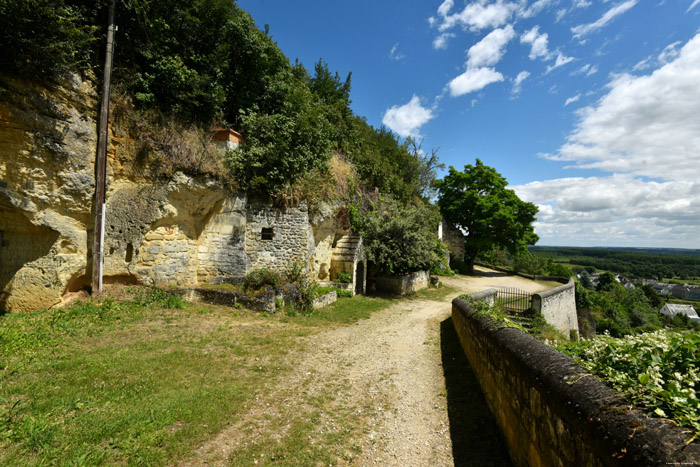 Ruines Maisons de Rochers Chinon / FRANCE 